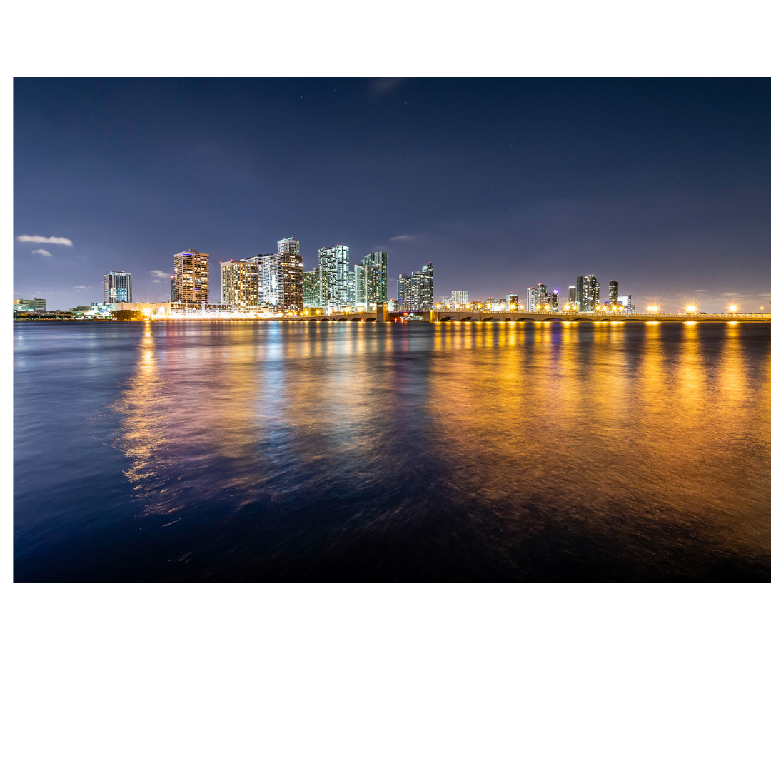 alt="the beautiful beachside view in Miami, Florida at night"