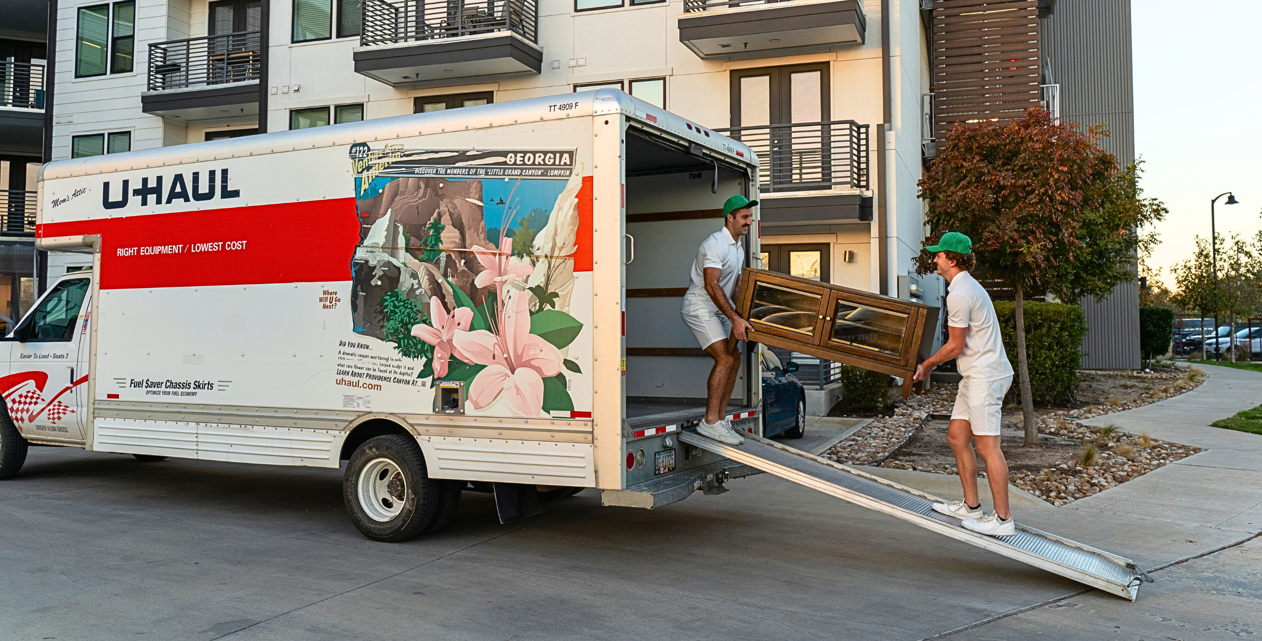 alt="u-haul moving with Caddy"